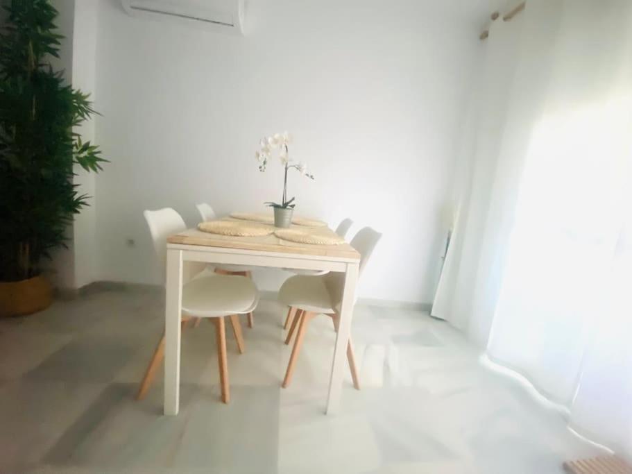 Apartamento De Dos Dormitorios En Almeria. 외부 사진